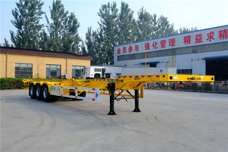 Three axle small gooseneck container transport semi-trailer